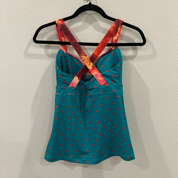 The North Face Bathing Suit top - Picture 2 of 4